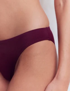 Bas de bikini intemporel