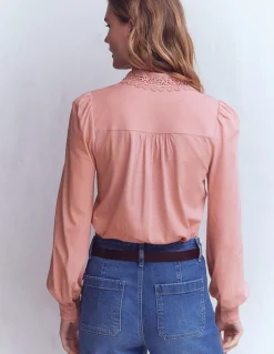 Blouse avec col en dentelle