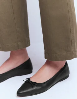 Chaussures plates à bout pointu et semelles souples