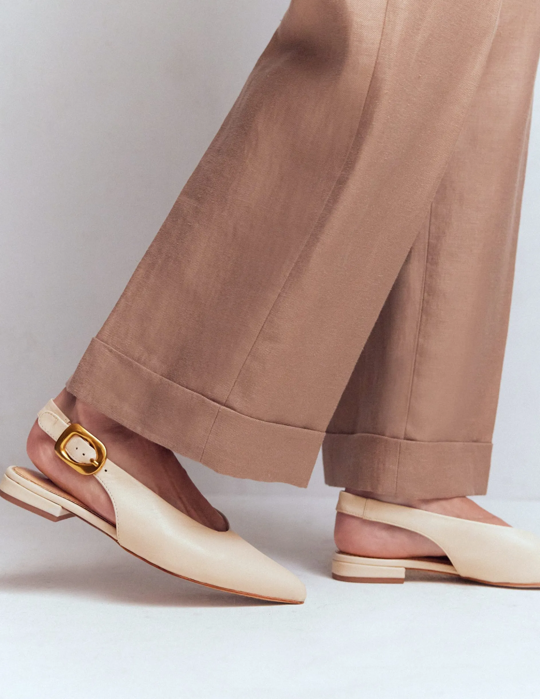 Chaussures plates couvrantes à bout pointu