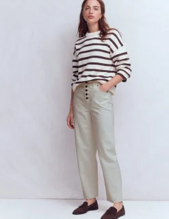 Jean droit à boutons apparents