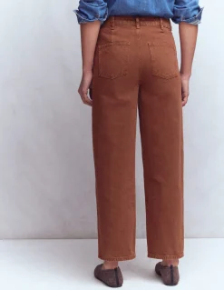 Jean droit à boutons apparents