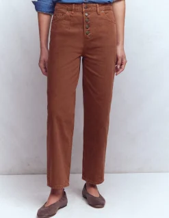 Jean droit à boutons apparents