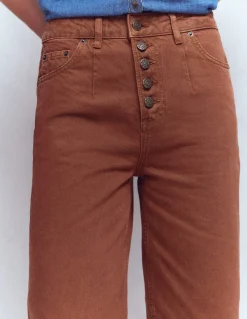 Jean droit à boutons apparents