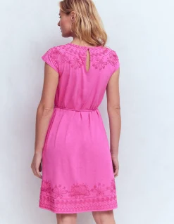 Robe courte brodée en jersey