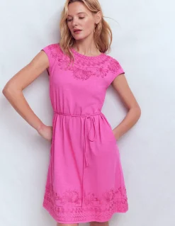 Robe courte brodée en jersey