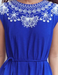 Robe courte brodée en jersey