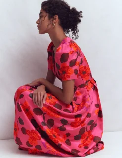 Robe plissée en soie à col V