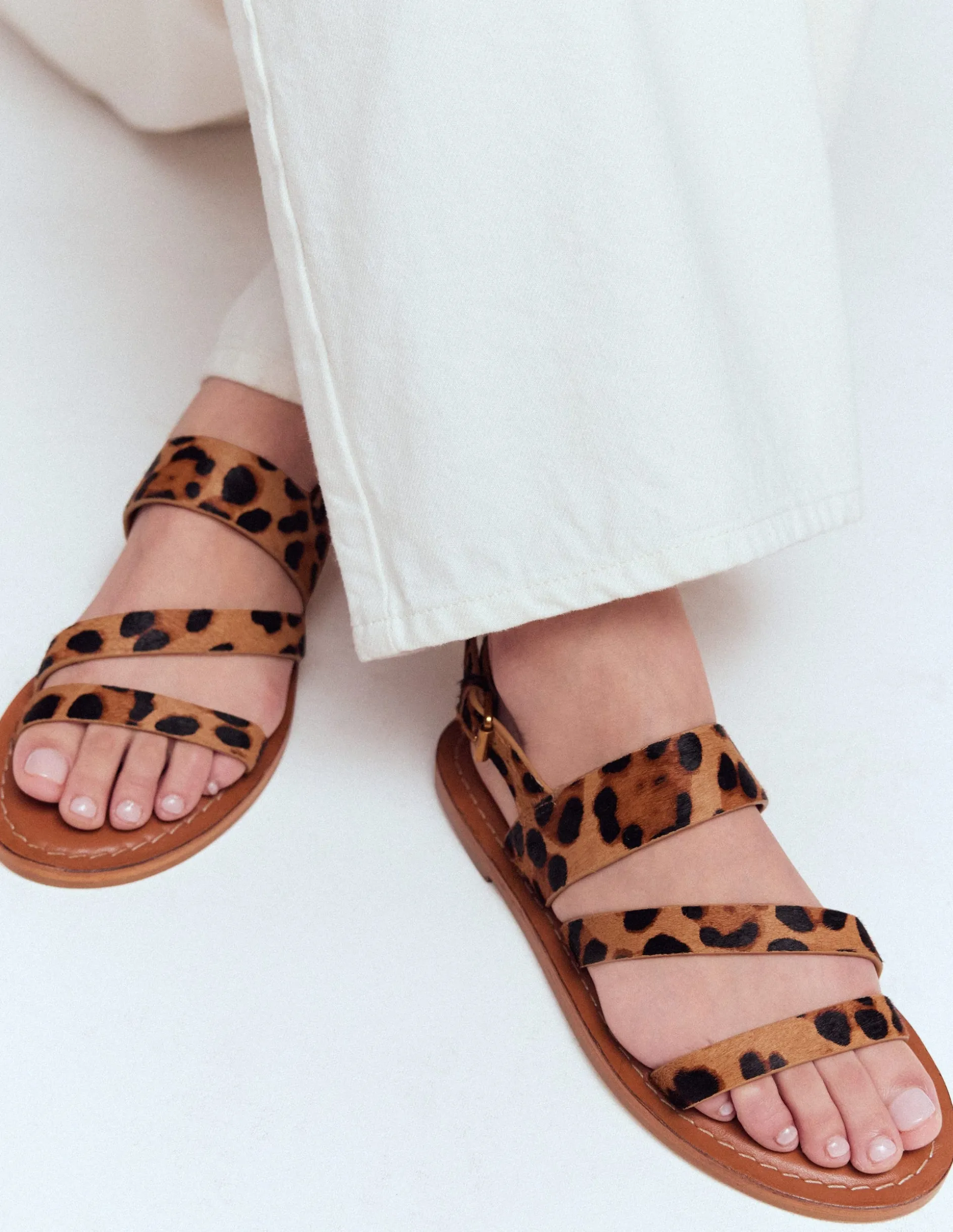 Sandales asymétriques