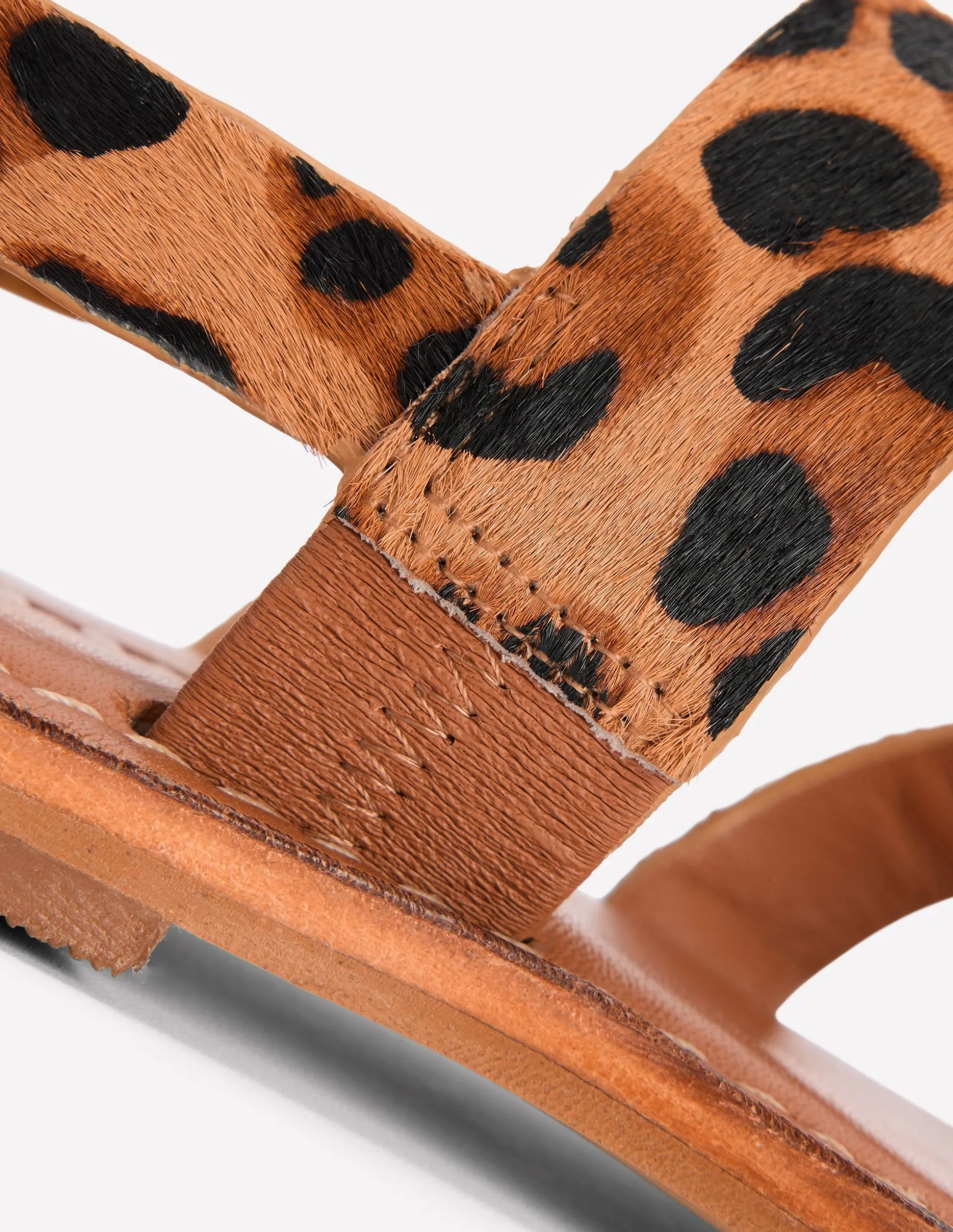 Sandales asymétriques