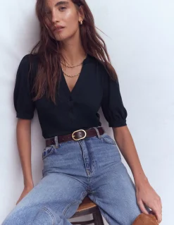 Top à manches courtes et col tunisien ouvert