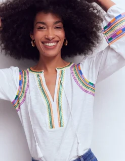 Top brodé à col cranté