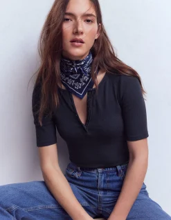 Top côtelé à manches courtes et col tunisien