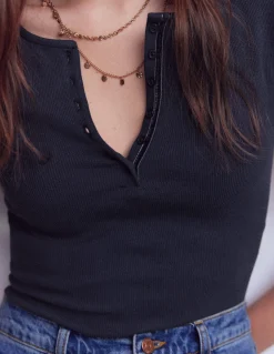 Top côtelé à manches courtes et col tunisien