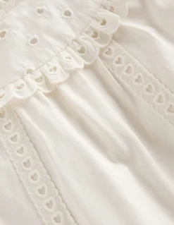 Top en jersey et broderie anglaise cœur