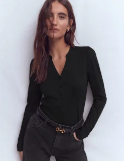 Top ultra-doux à col tunisien ouvert