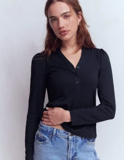 Top ultra-doux à col tunisien ouvert