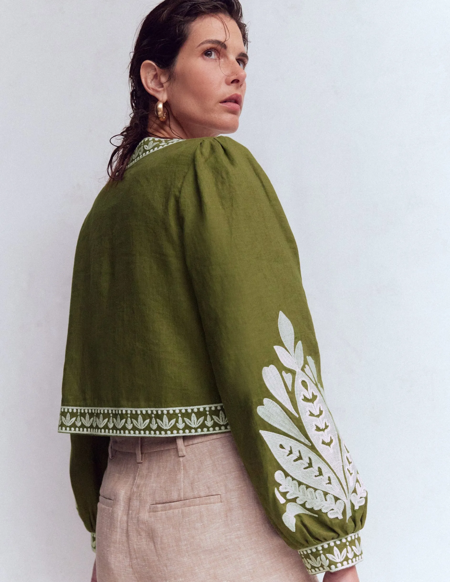 Veste brodée en lin